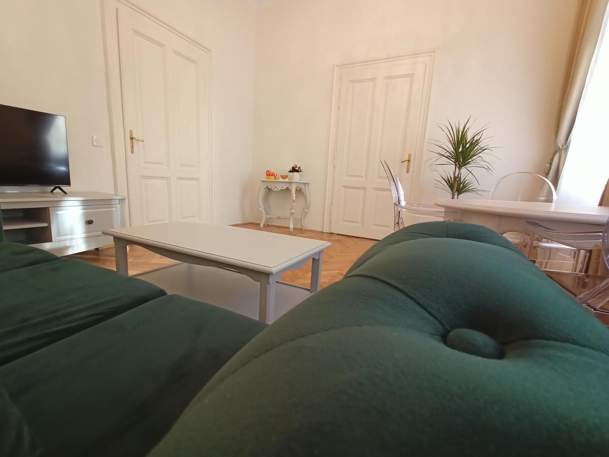 Garden Of Light Apartment 锡比乌 外观 照片